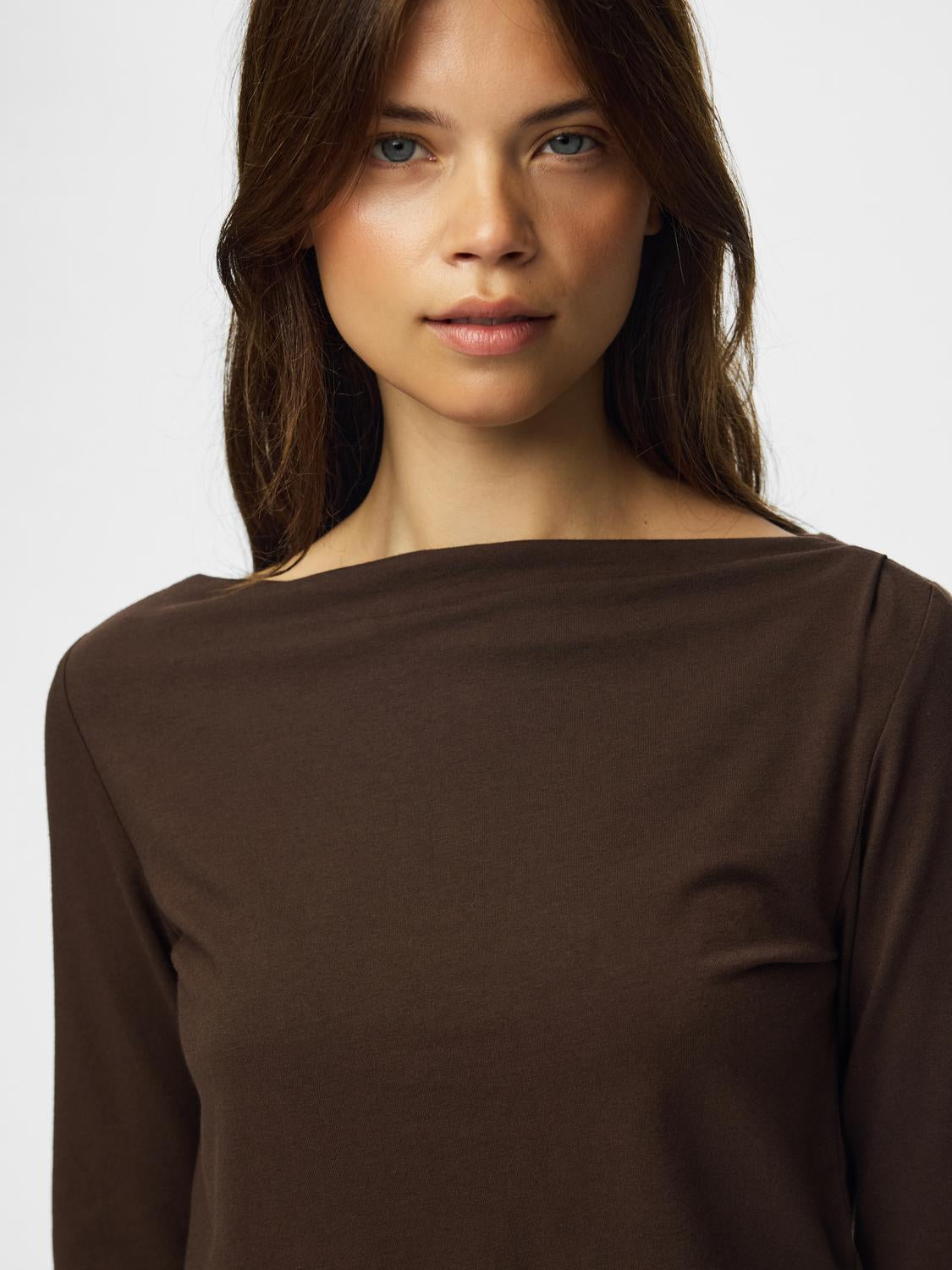 model_shot-creative